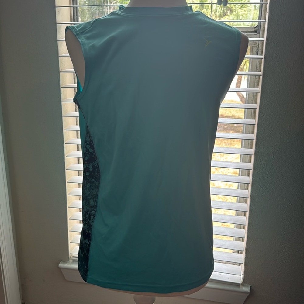 Old navy active Go Dry large boys sleeveless tanktop. Like new condition blue.